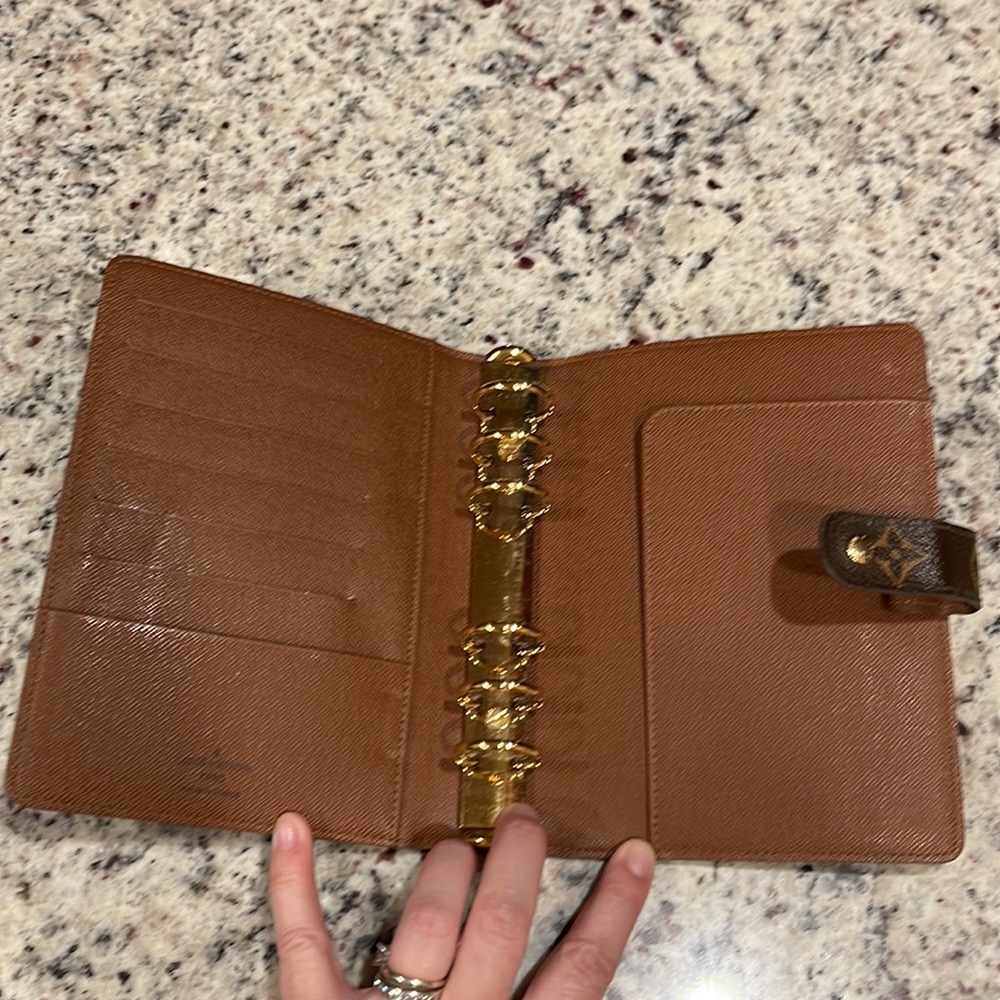 Medium Ring Agenda Cover - Picture 15 of 16